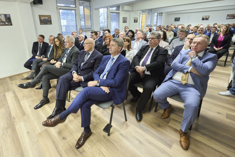 All rights reserved by Gabor Goor