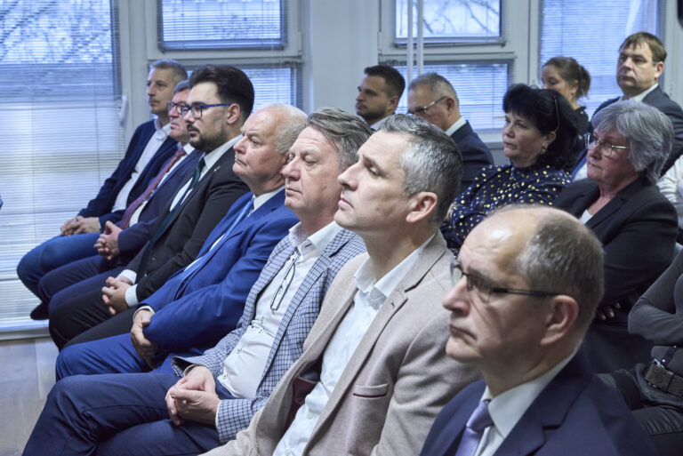 All rights reserved by Gabor Goor