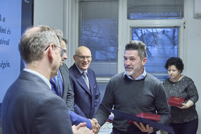 All rights reserved by Gabor Goor