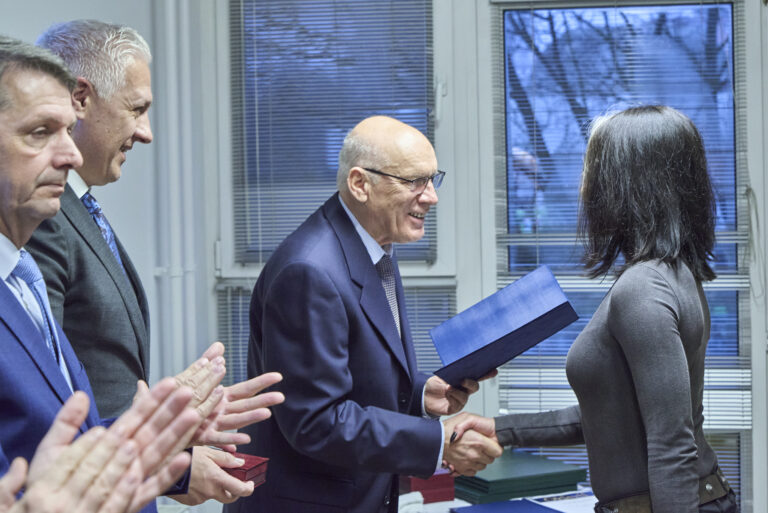 All rights reserved by Gabor Goor