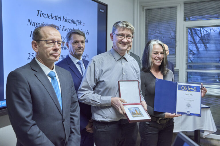 All rights reserved by Gabor Goor