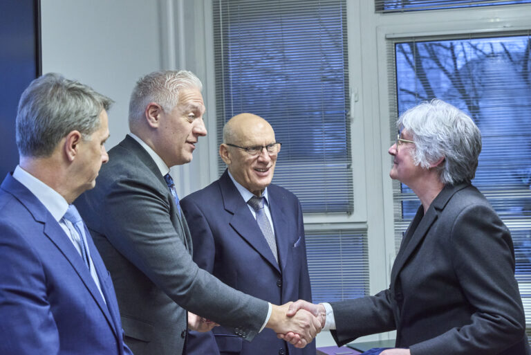 All rights reserved by Gabor Goor