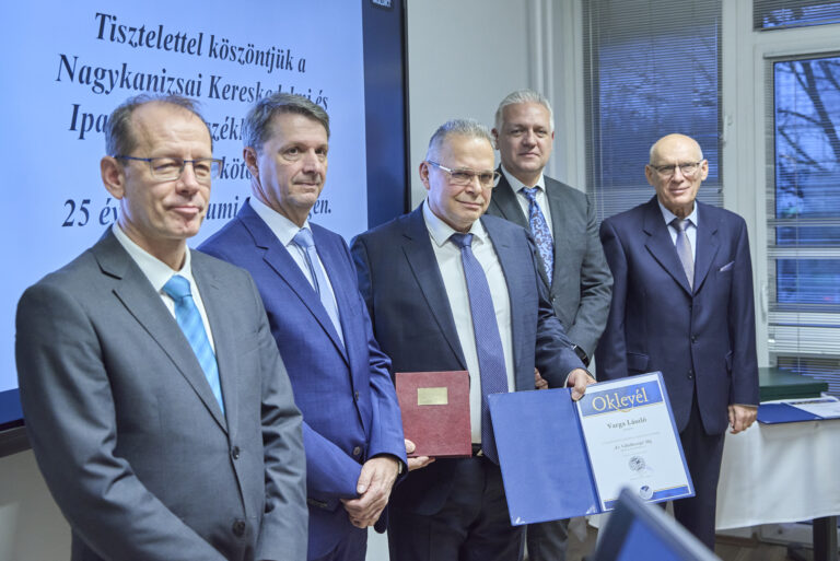 All rights reserved by Gabor Goor