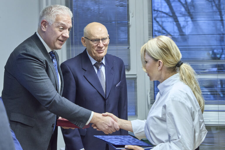 All rights reserved by Gabor Goor