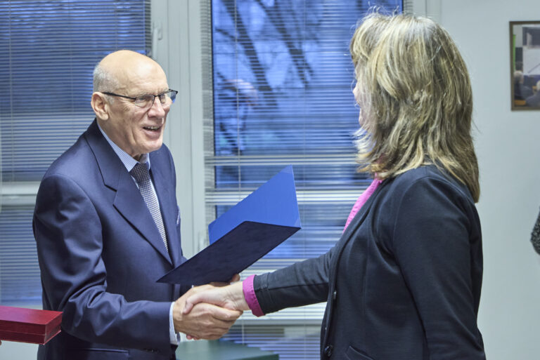 All rights reserved by Gabor Goor