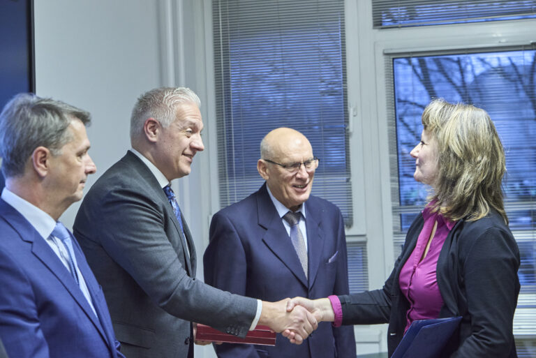 All rights reserved by Gabor Goor