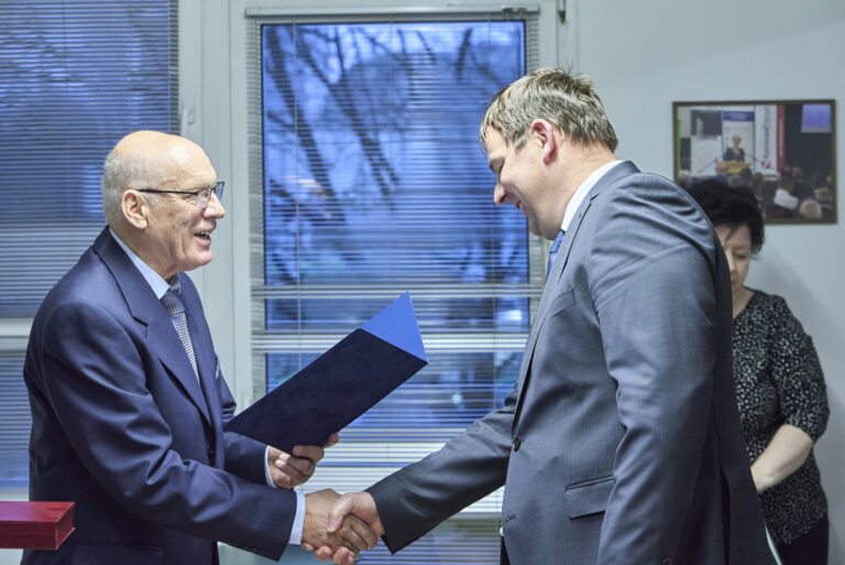 All rights reserved by Gabor Goor