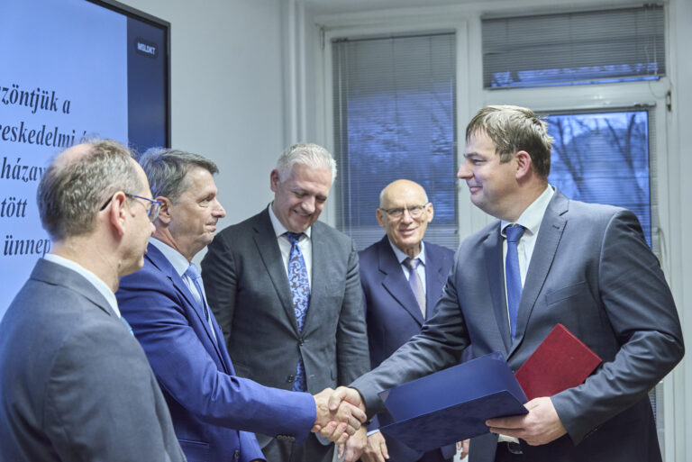 All rights reserved by Gabor Goor