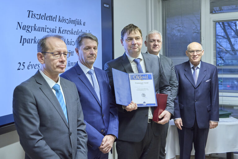 All rights reserved by Gabor Goor