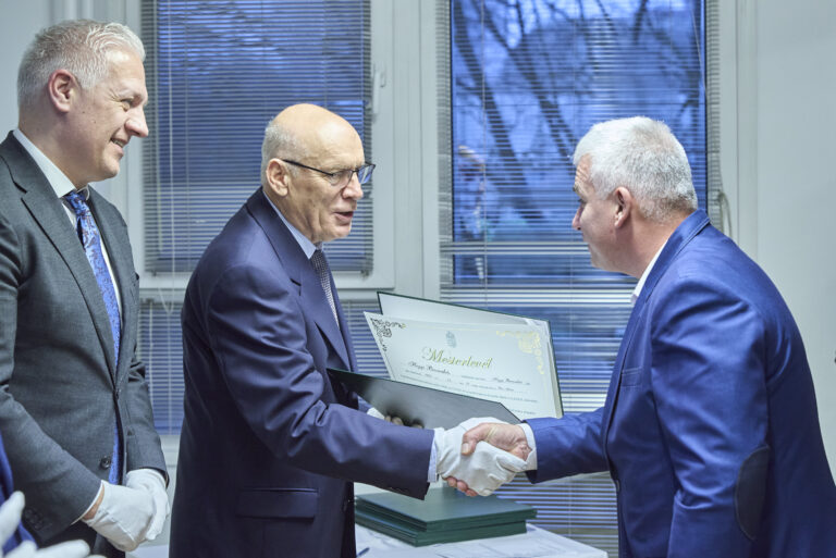 All rights reserved by Gabor Goor