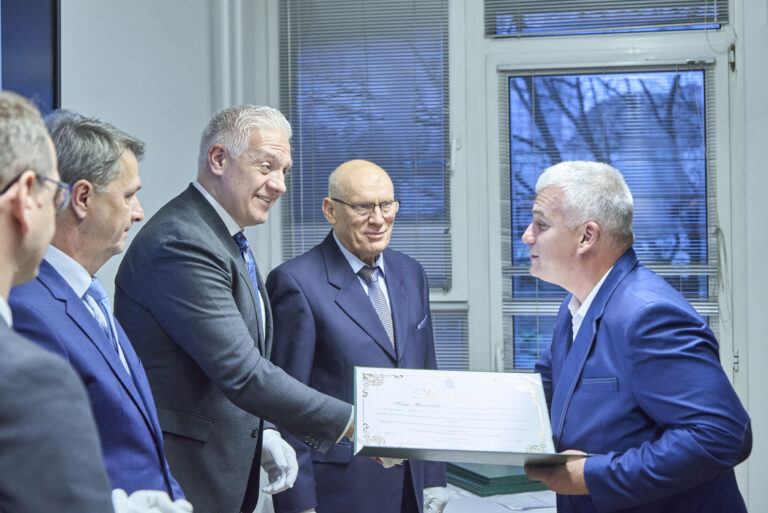 All rights reserved by Gabor Goor