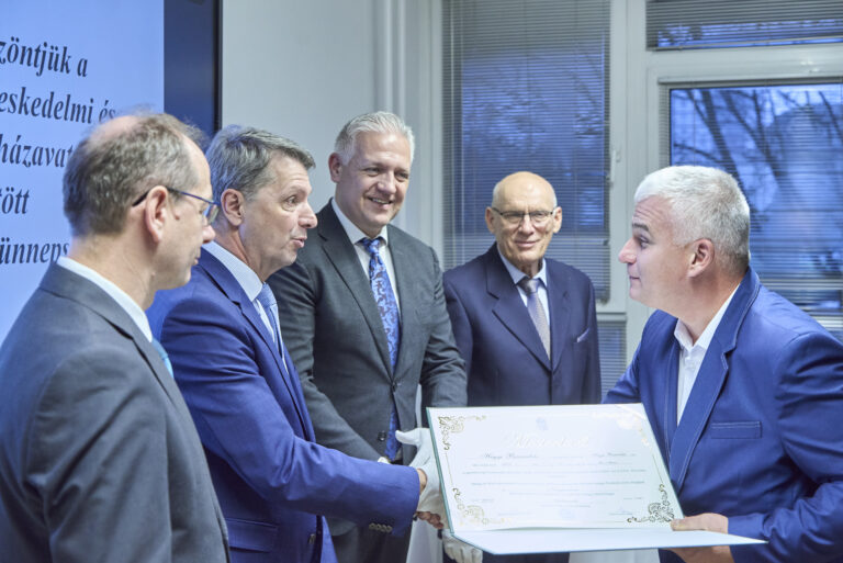 All rights reserved by Gabor Goor