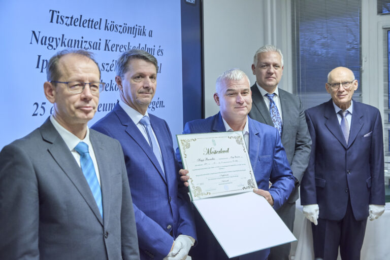 All rights reserved by Gabor Goor