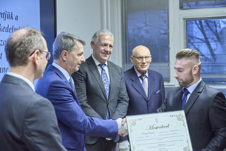 All rights reserved by Gabor Goor