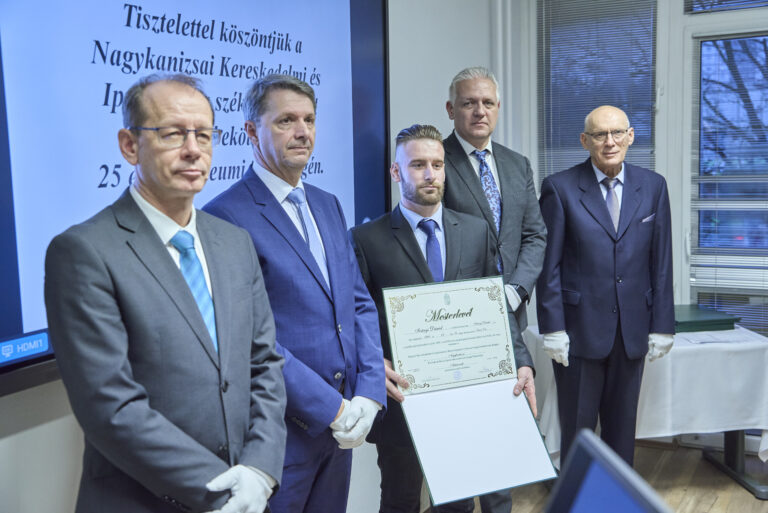 All rights reserved by Gabor Goor