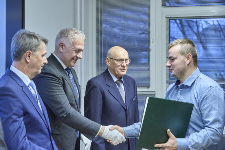 All rights reserved by Gabor Goor