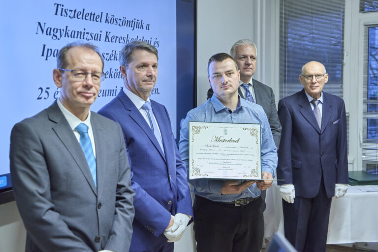 All rights reserved by Gabor Goor