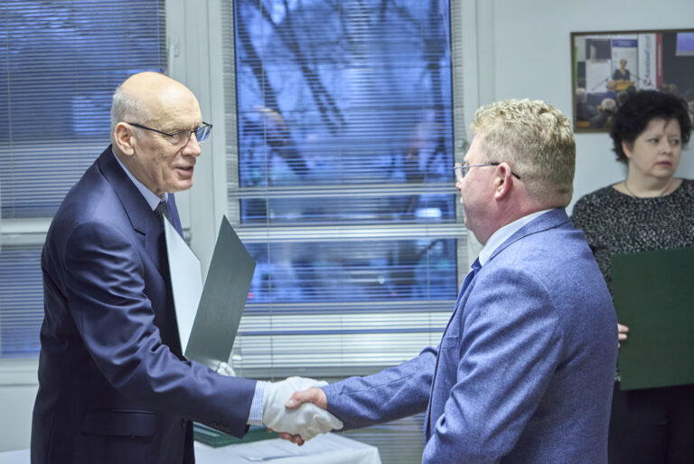 All rights reserved by Gabor Goor