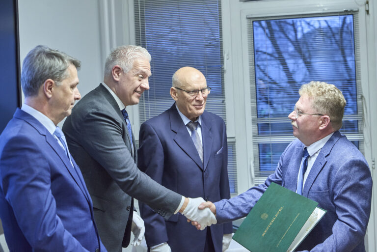 All rights reserved by Gabor Goor