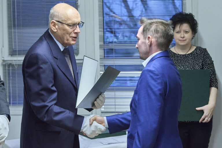 All rights reserved by Gabor Goor