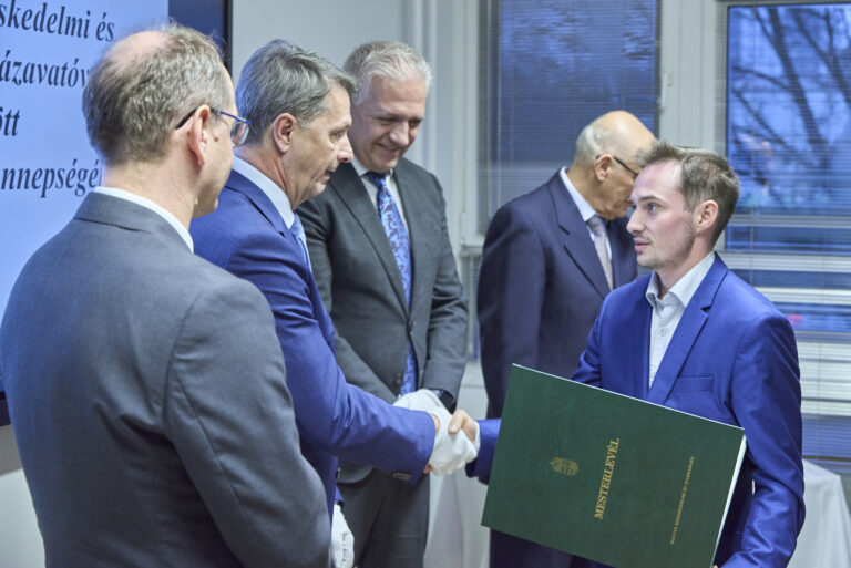 All rights reserved by Gabor Goor