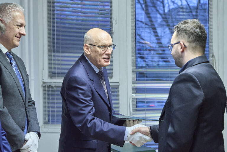 All rights reserved by Gabor Goor