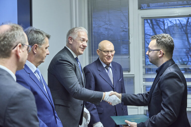 All rights reserved by Gabor Goor