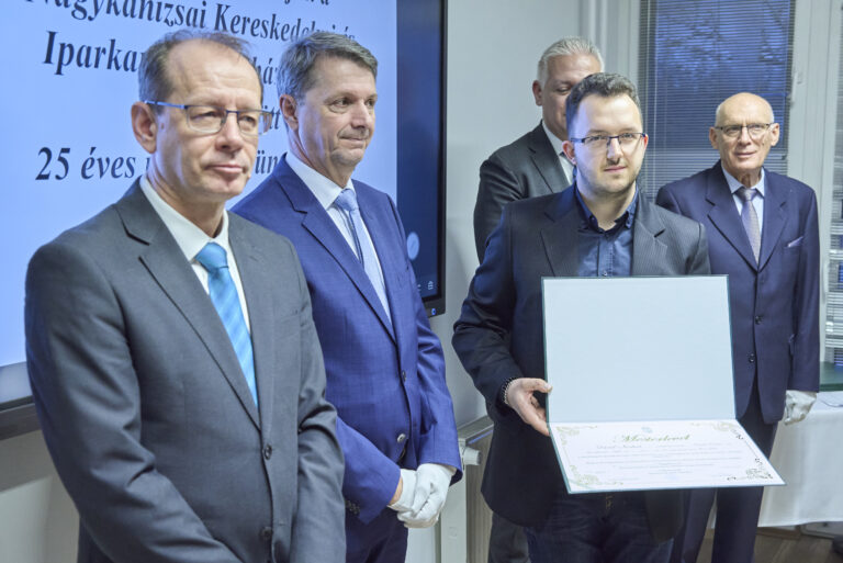 All rights reserved by Gabor Goor