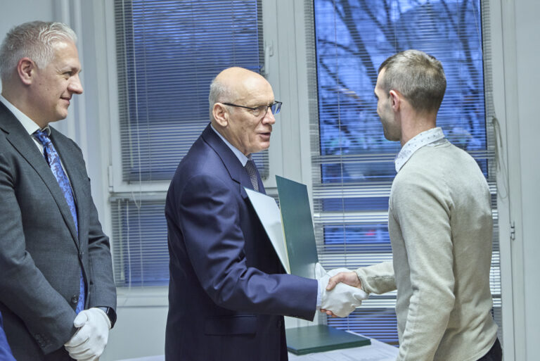 All rights reserved by Gabor Goor