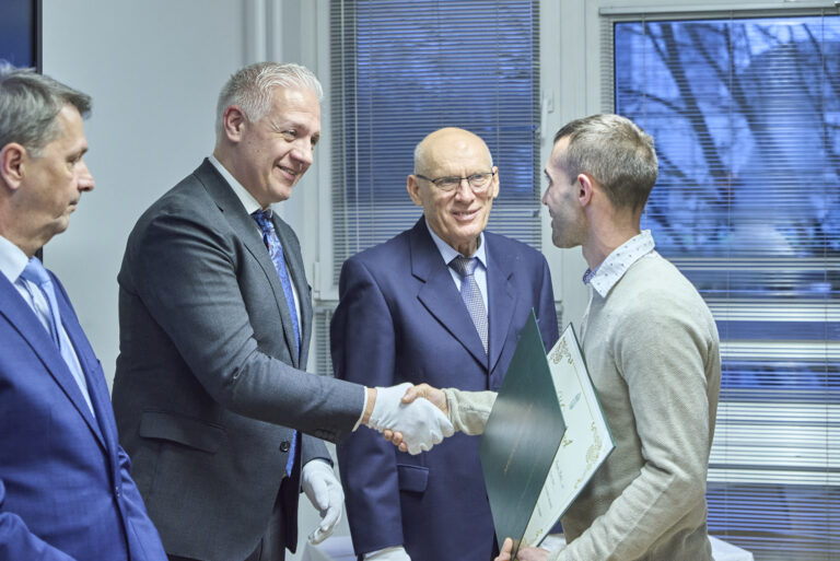 All rights reserved by Gabor Goor