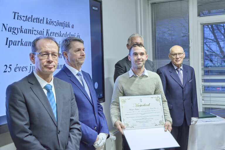 All rights reserved by Gabor Goor