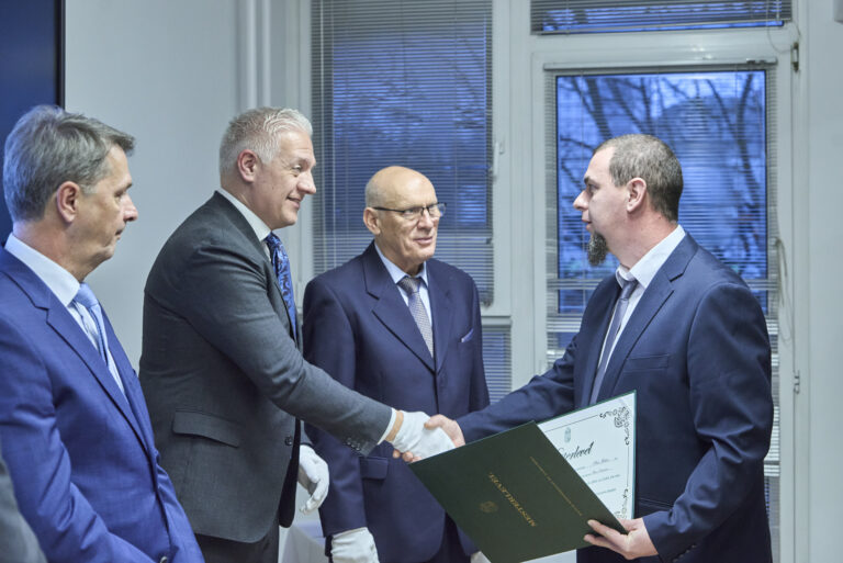 All rights reserved by Gabor Goor