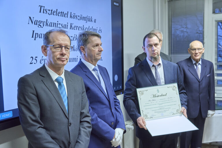 All rights reserved by Gabor Goor