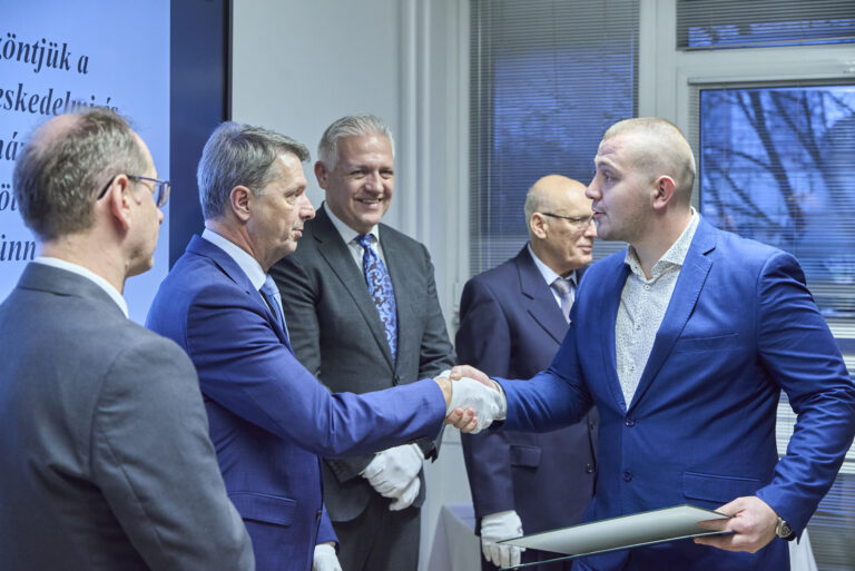 All rights reserved by Gabor Goor