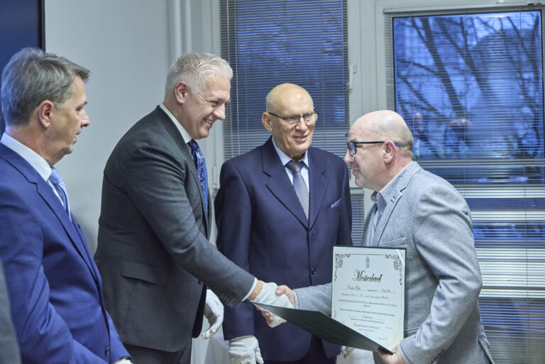 All rights reserved by Gabor Goor