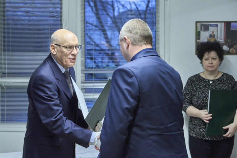 All rights reserved by Gabor Goor