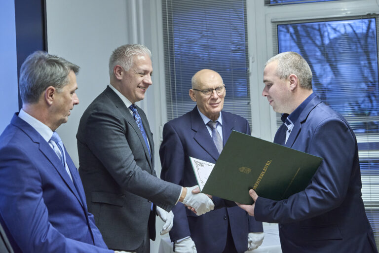 All rights reserved by Gabor Goor