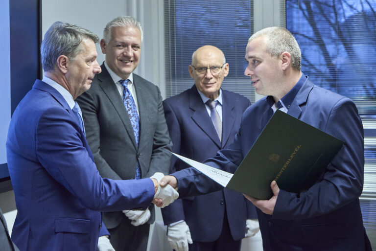 All rights reserved by Gabor Goor