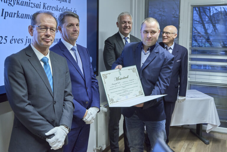 All rights reserved by Gabor Goor