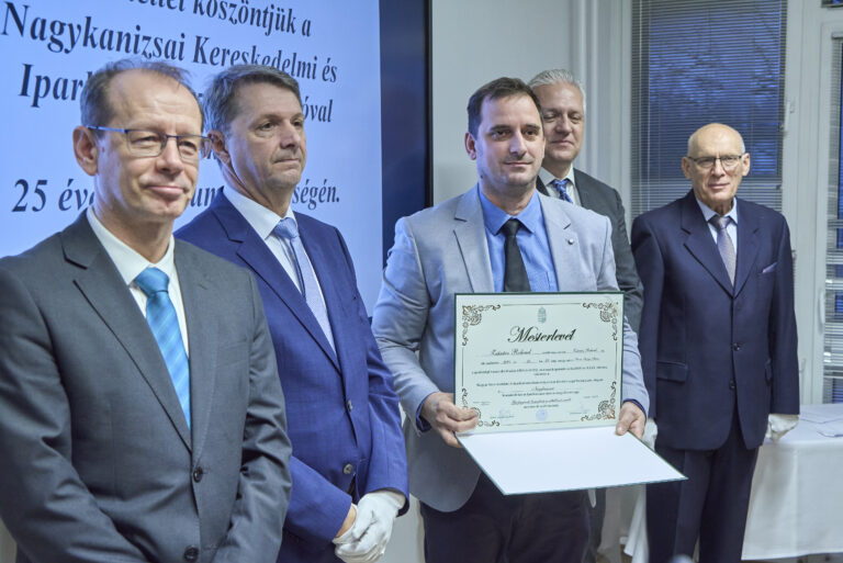 All rights reserved by Gabor Goor