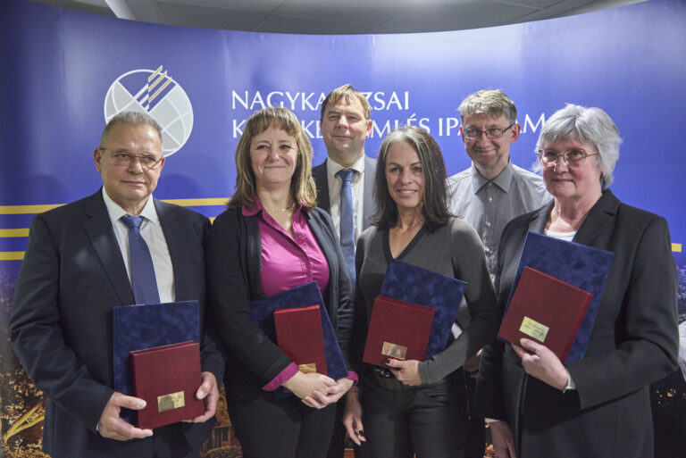 All rights reserved by Gabor Goor