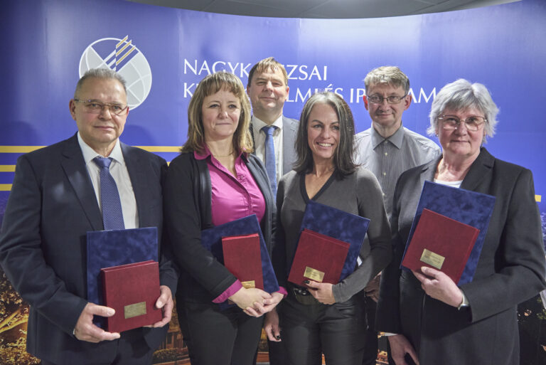 All rights reserved by Gabor Goor